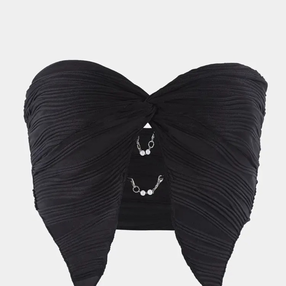 Cute black tube top that criss crosses with pearls. XS.